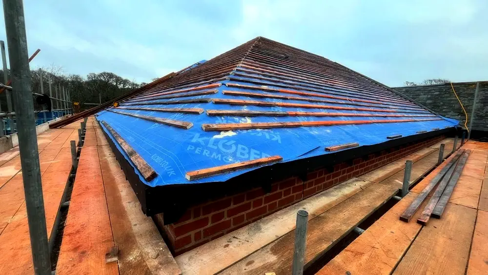 Roof battens and breathable membrane